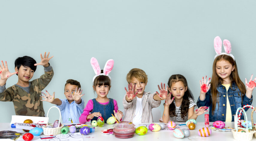 Ostertraditionen für Kinder erklärt: Warum fallen Eier vom Himmel?