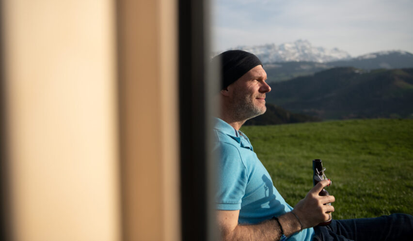Christian macht eine Auszeit mit Bier in Appenzell