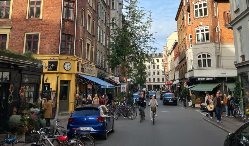 Die kleine Strasse Værnedamsvej in Kopenhagen