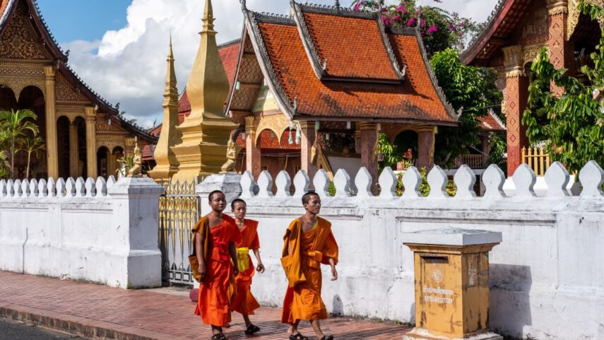Mönche in Luang Prabang, Laos.